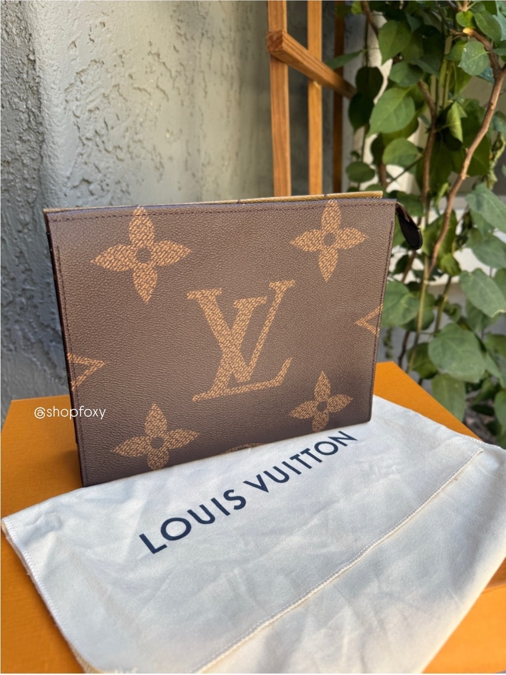 Louis Vuitton Reverse Monogram Toiletry Pouch 26 - Picture 2 of 15